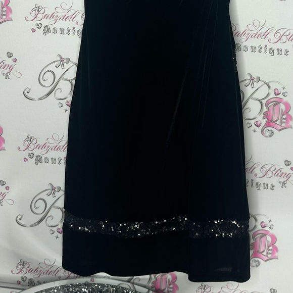 B smart dress one shoulder Elegant Black Dress with Sequin Detail velvet velour - Picture 5 of 6